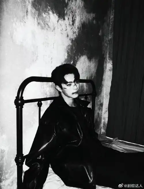 谁教许凯这样发18宫格的##许凯黑白战损妆