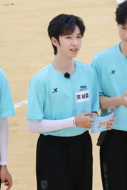 贺峻霖 画报颜值##贺峻霖夏季运动会路透