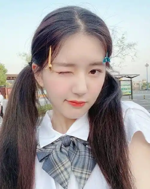 赵露思挑战学生服,扎着双马尾,看到效果,直男都心动了