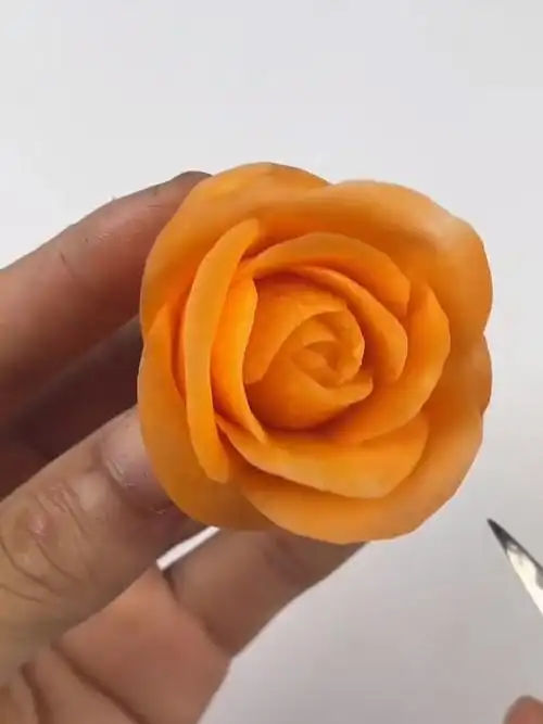 胡萝卜雕刻个玫瑰