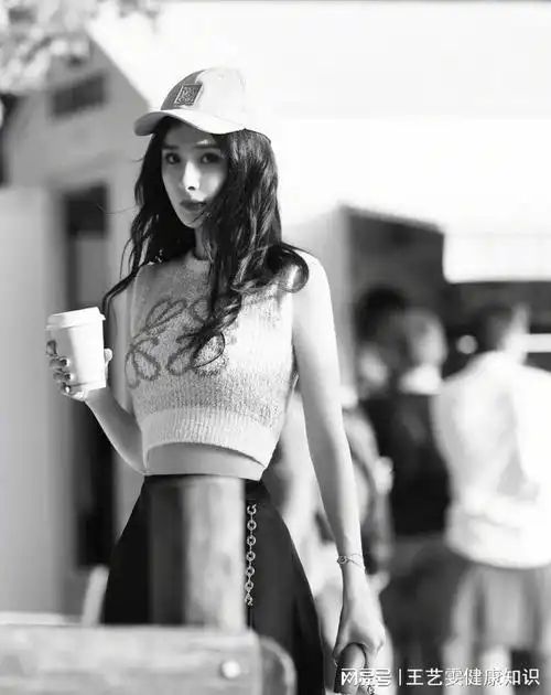 杨幂体重90斤外型几乎像少女坦言保持身材4种食物少吃