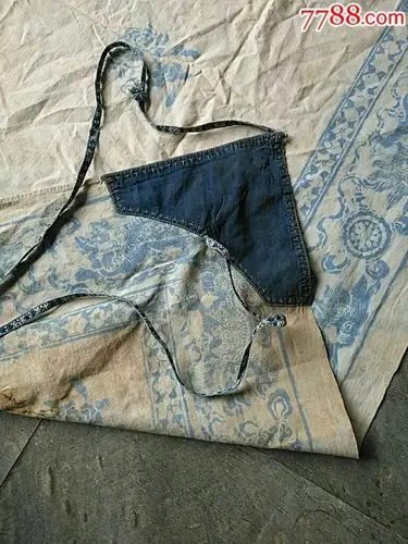 "双龙戏珠"蓝印花布包袱