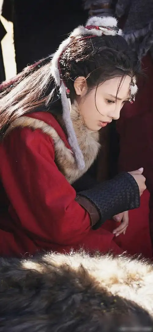 东宫小枫彭小苒红衣造型欣赏每一张都是盛世美颜啊