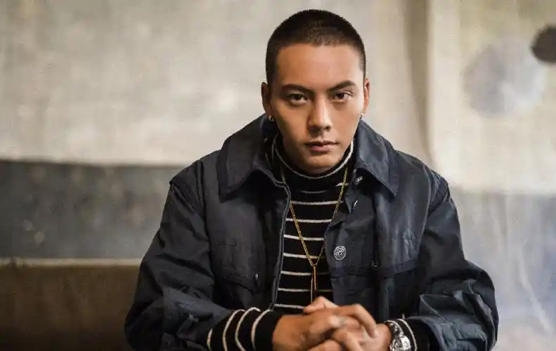 陈伟霆酷帅有型黑白写真图片35