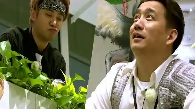 罗志祥楼上应对黄磊,两人互相嘟嘴好可爱!你们这么调皮啊!