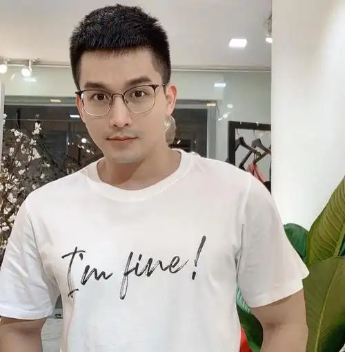 男人30岁后哪一款发型更值得去剪半遮半掩额短头发让你更帅气