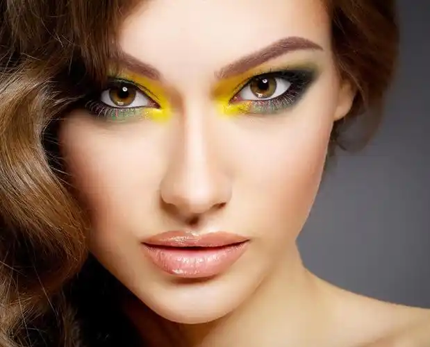 大特写:拍摄人脸的细节,比如五官等某些位置的细节