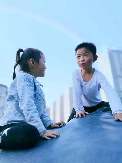 两个好朋友,抓拍一起的镜头不容易.