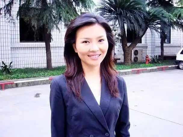 2008年那个播报汶川地震时流泪的女主播宁远如今怎么样了