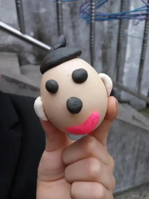 戴南中心分园大二班亲子作业一一制作不倒翁