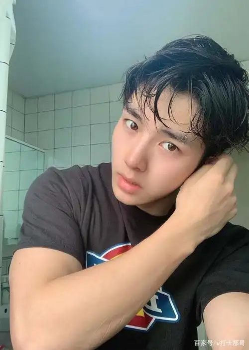 喝蛋白粉是为了变可爱?这样的筋肉帅哥,得多讨人喜欢?