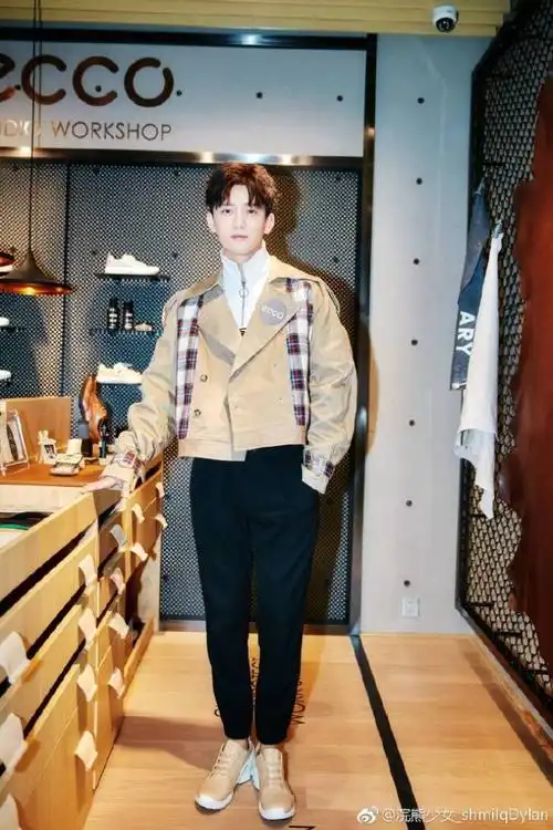 熊梓淇#熊梓淇七月与安生# 九月你好,请对熊梓淇好一点期待熊的巴黎