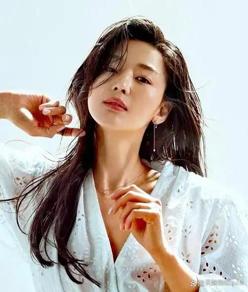 全智贤是韩国知名的影视剧女演员和模特.