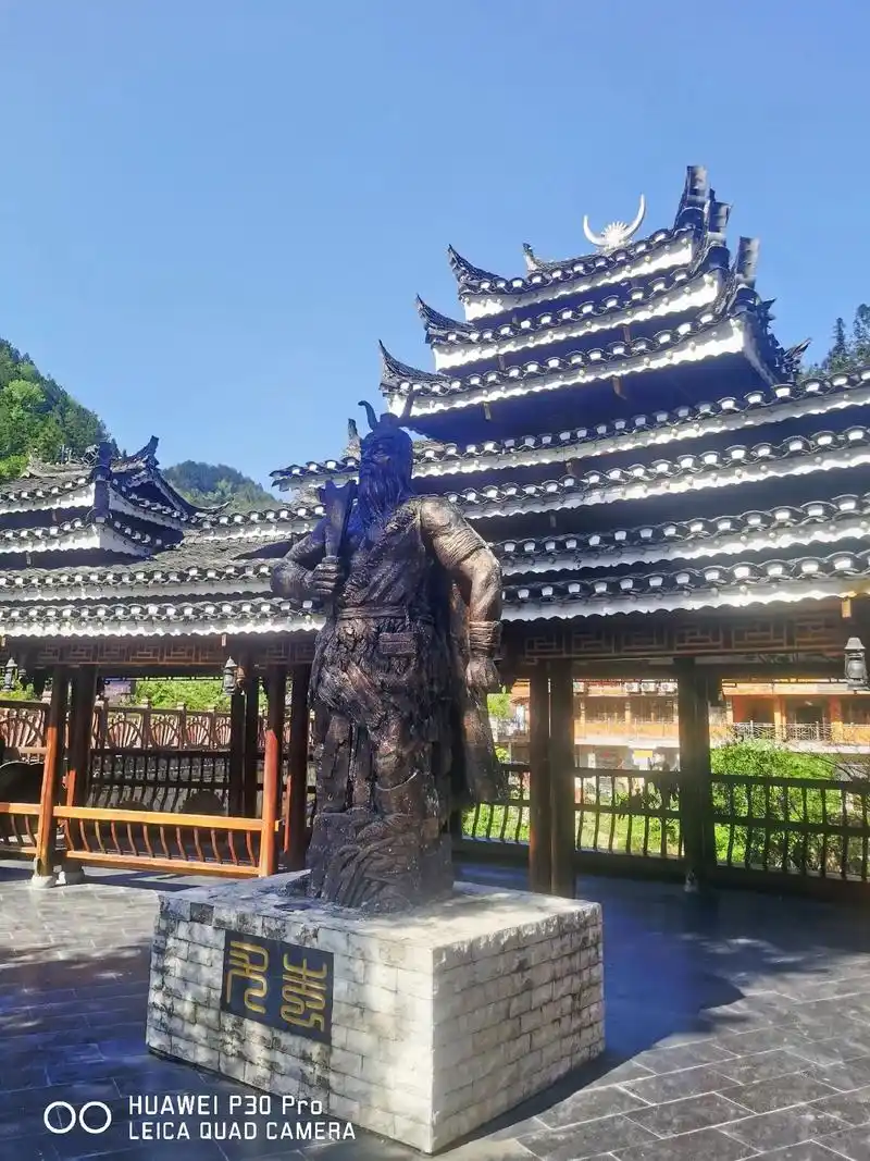 西江千户苗寨.#西江千户苗寨 #旅拍 一个被旅游团和抖音带旺 - 抖音