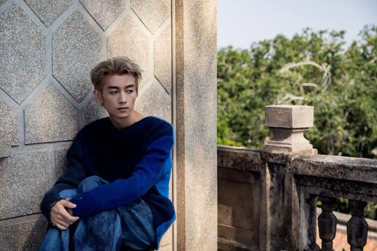 陈晓金发造型,五官俊美棱角分明,好帅!