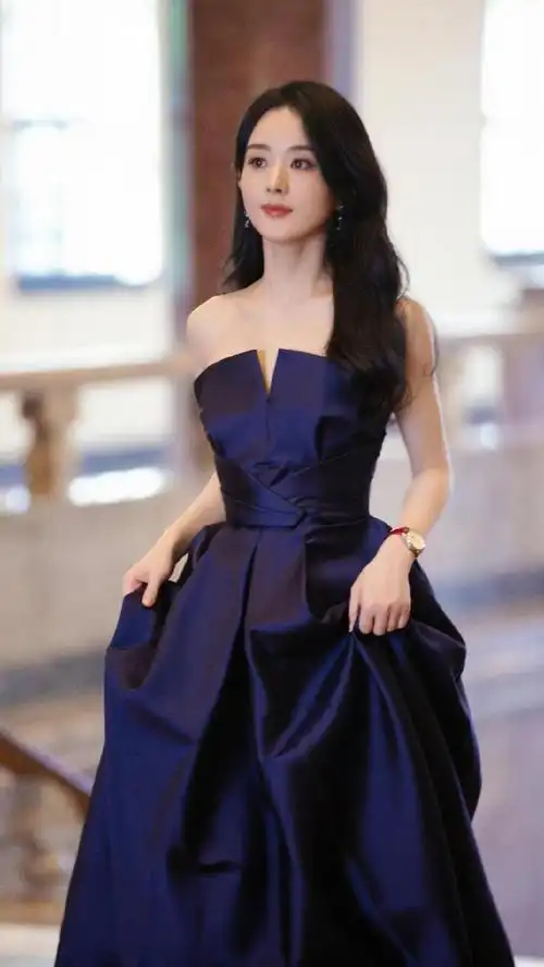 赵丽颖冷酷脸vs小圆手