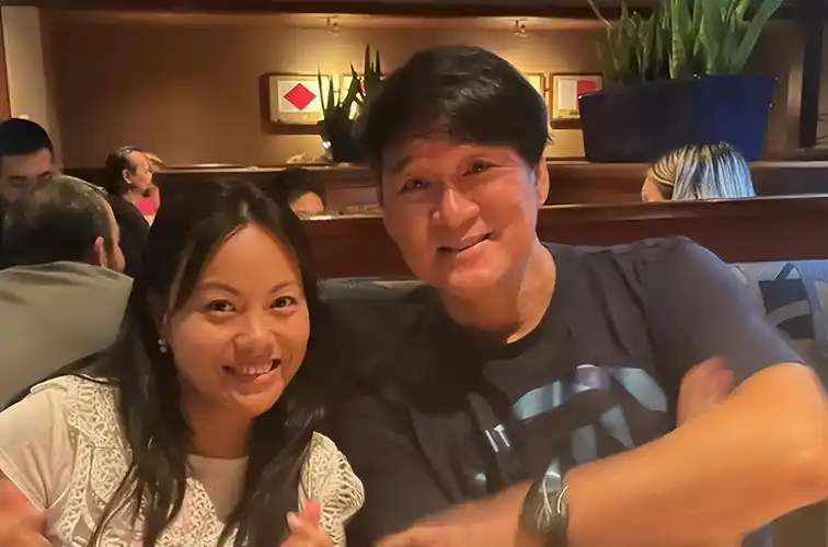 的周华健,和女儿聚餐被偶遇,61岁身材健硕,面色红润_网友_儿子_头发