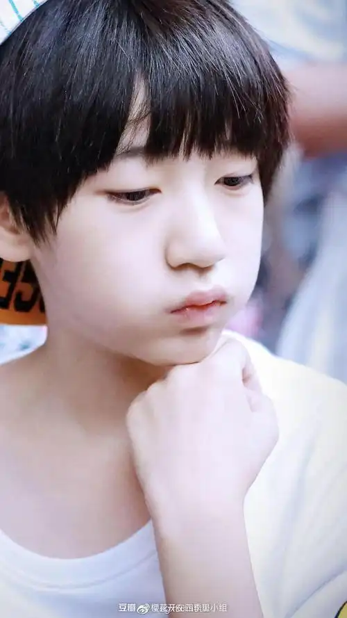 小时候的贺峻霖真可爱