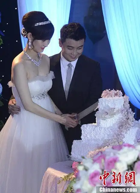 乒坛名将王皓在家乡举行婚礼 新娘为舞蹈演员