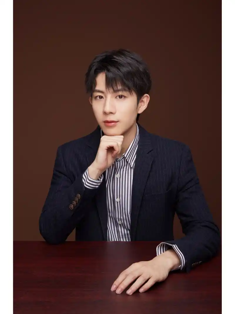 男士形象照|西装高级感形象写真 这是一张梦想成真的形象照无论是清新