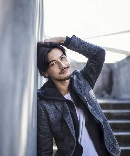 雕八卦明星男大师是谁_明星大八卦劲爆_男明星大雕八卦