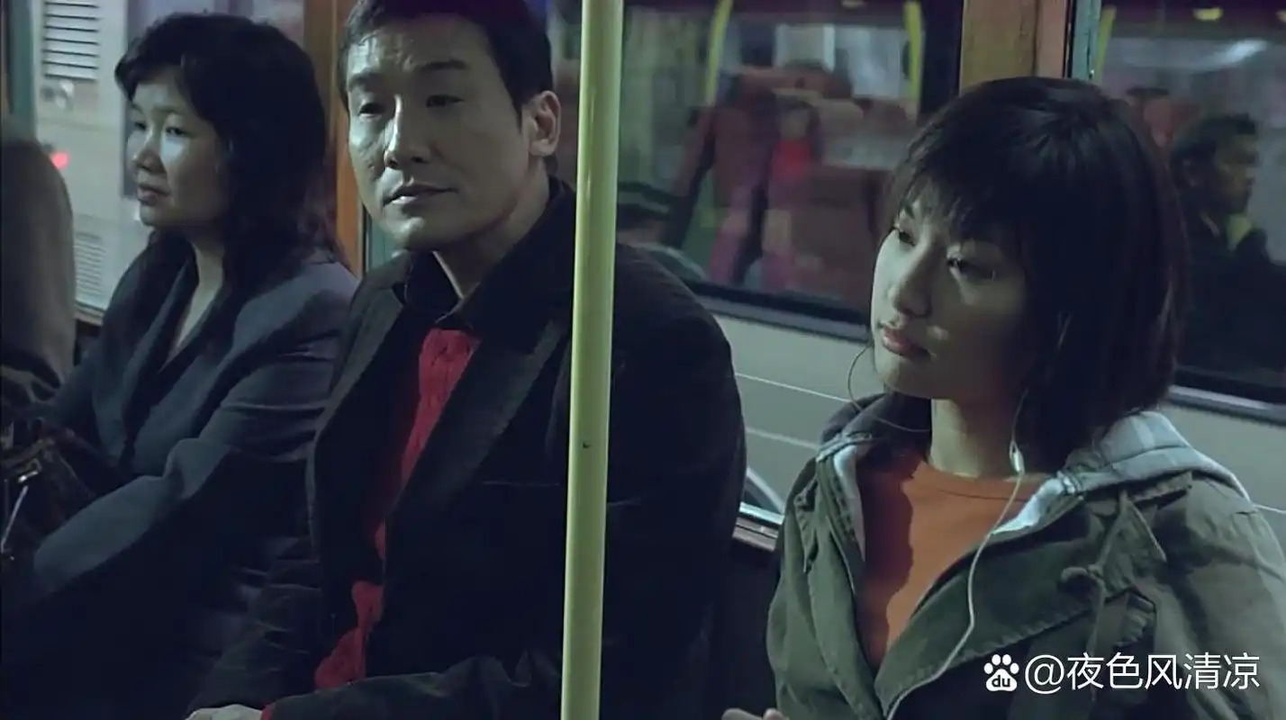 一系列紧张刺激的情节,展现了警察与犯罪分子之间的斗争和追踪的艰辛