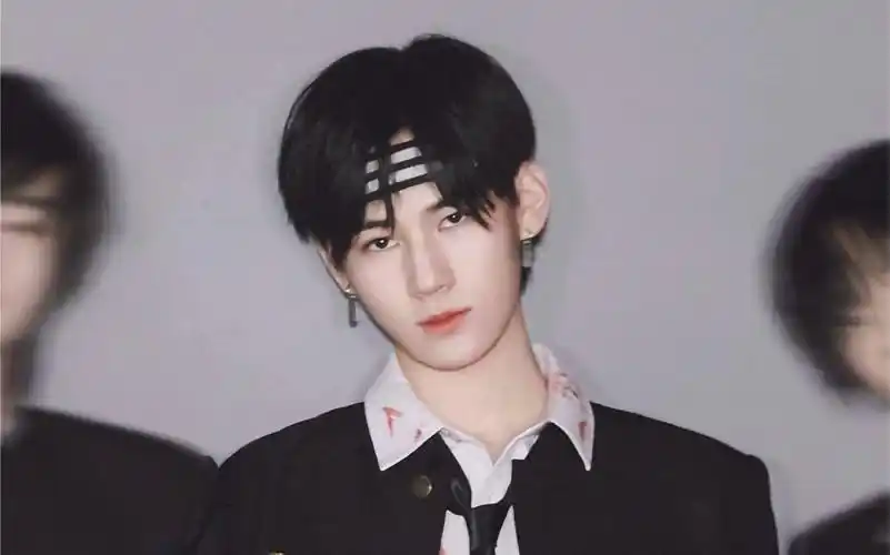 张真源午夜场张真源就是最帅的真真的腿好有力啊张哥最帅