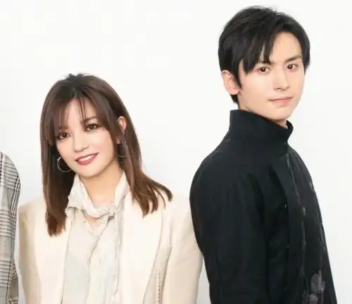 杨幂喊赵薇"薇薇"张哲瀚叫姐,谁留意到杨紫