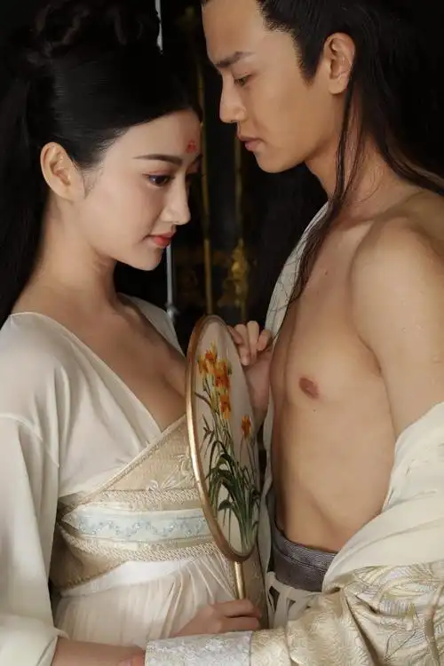 大唐荣耀任嘉伦景甜的这组海报又般配又唯美广平王满眼深情