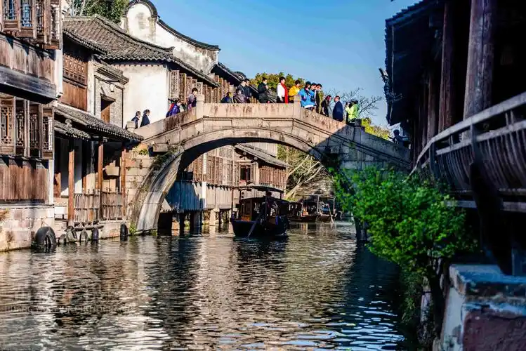 中国杭嘉湖平原中心的小镇古色古香烟火味浓诗意江南景色醉人