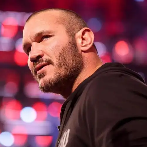 他觉得兰迪·奥顿不成熟,可以理解这位传奇杀手在这一过程中做出了