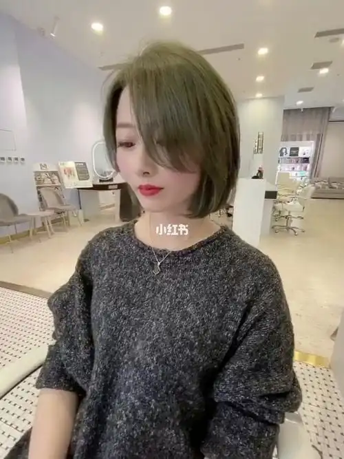 2020年最新流行显白的冷色系发色