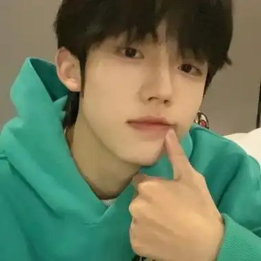 既冷酷又高冷的高清真人男生头像集