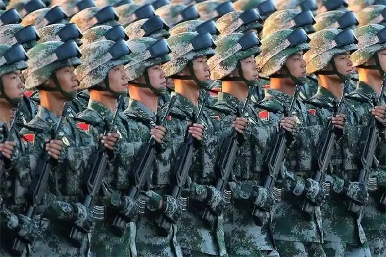 柳顺涛邓宏颖朗诵中国军人作者六月荷