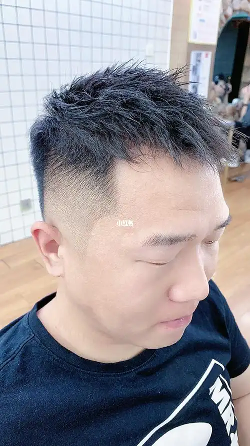 核实m形发际线的发型