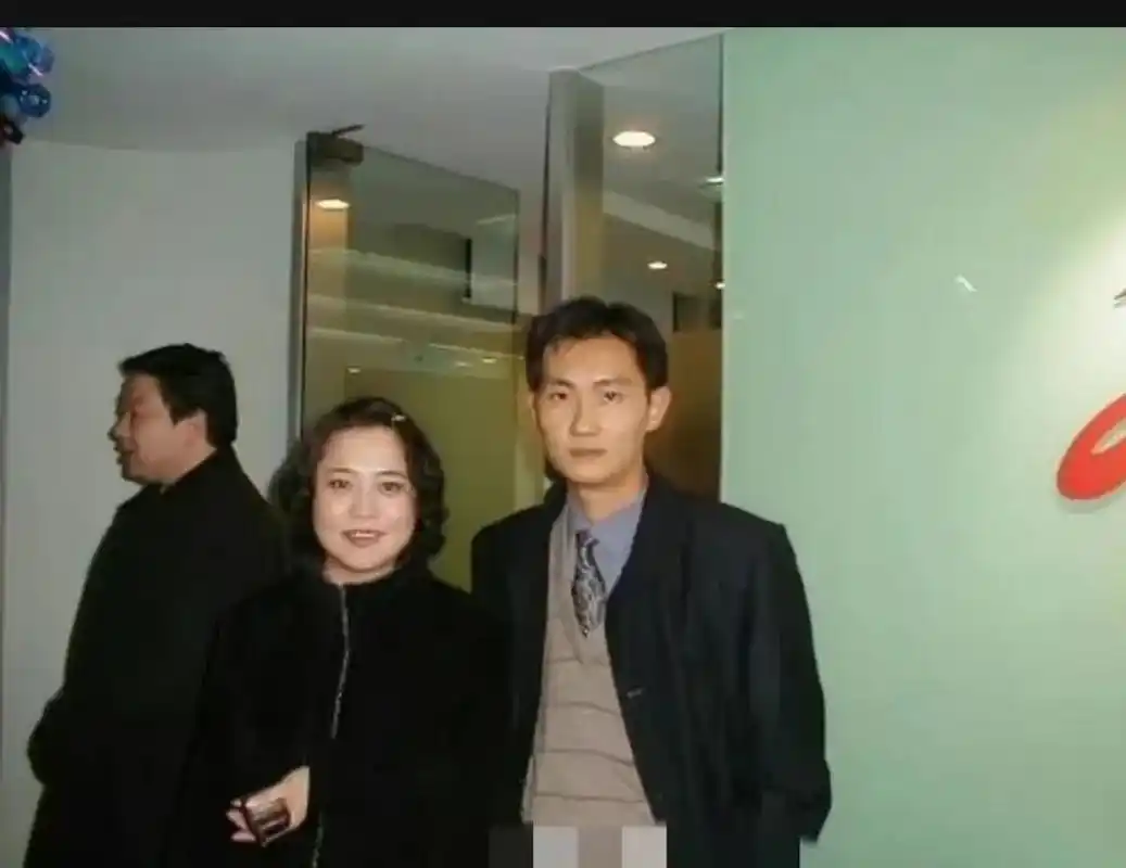 马化腾用自己开发的qq追到了自己的老婆.