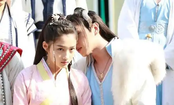 张若昀关晓彤什么关系 后者"吐槽"易茯苓太玛丽苏