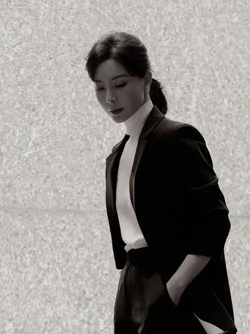 学陈数这样打扮更气质|减龄|衬衫|风衣|蕾丝|好身材_网易订阅