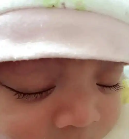 推出产房老公说 宝宝比我好看双眼皮长睫毛! 6.3斤女宝附症状