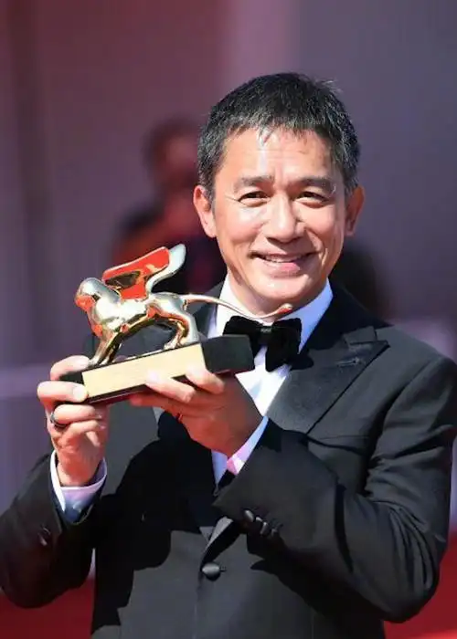 威尼斯电影节梁朝伟获颁终身成就金狮奖