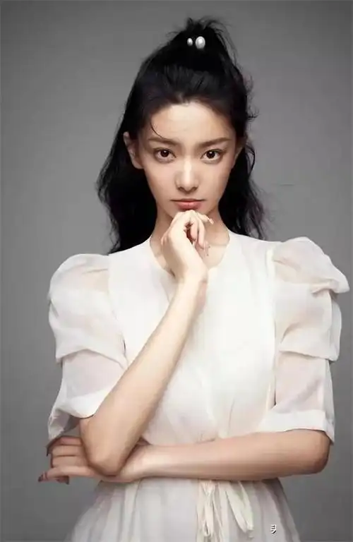 贺思浓个人资料简介(解说世界杯深陷舆论漩涡)