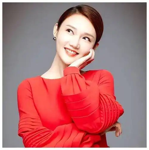 央视主播龙洋:湖南出身的著名主持人,男友迷失雾中,逐渐消失_爱情