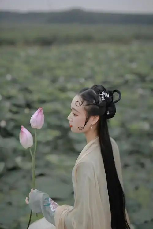 56岁农村大爷进城,被40岁富婆看中,同居当晚,富婆奖励他一套房|王翠花