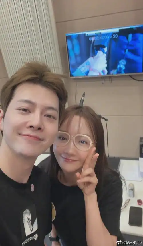 徐海乔晒与杨蓉合照!_高清图集_新浪网