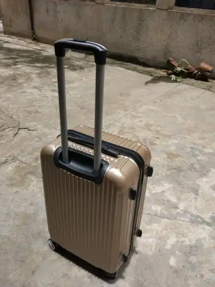 出门在外行李箱坏了是什么概念?