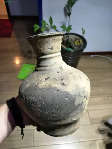 汉代花瓶一个