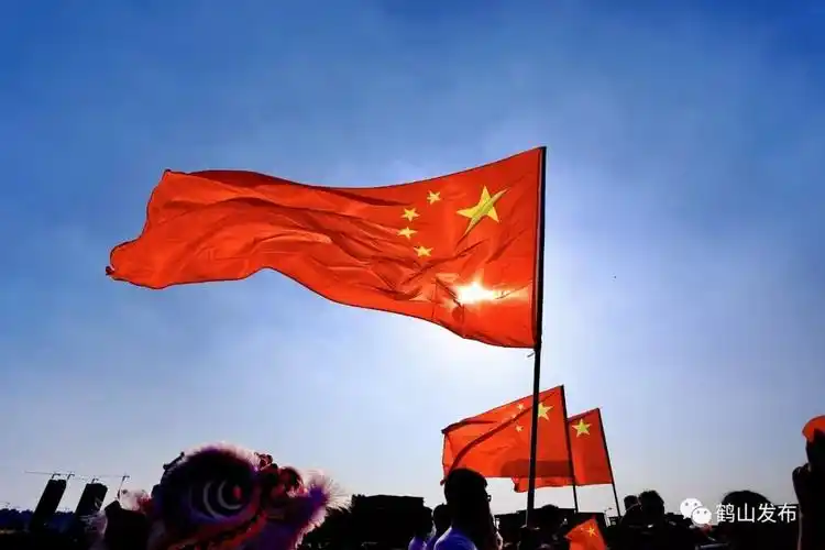 鹤山,红了!_五星红旗