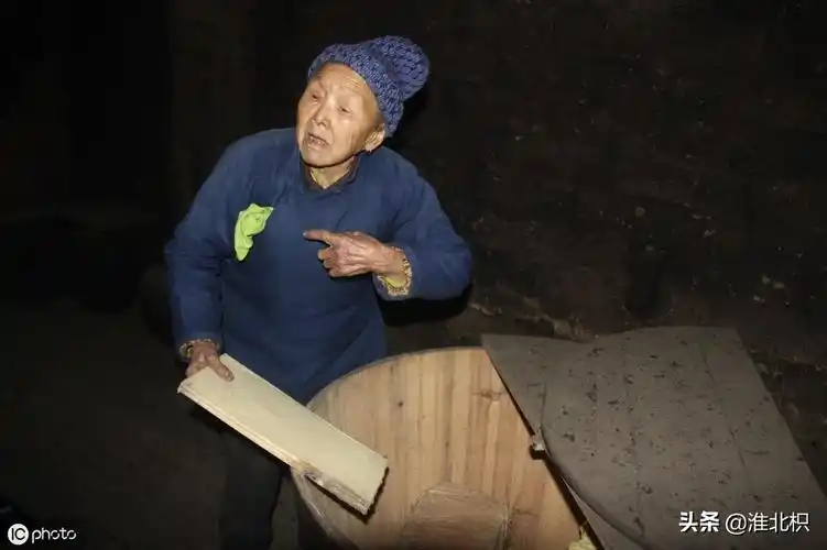 1/ 12 生于1925年的苏桂英老人是江西瑞昌洪下乡洪下村北姜自然村人