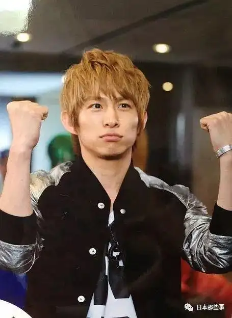 三宅健与混血模特热恋被拍 约会场景青春洋溢|三宅健|v6|杰尼斯_新浪