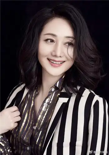 涓子徐露,1975年7月29日在辽宁沈阳出生,原名徐路,中国内地女演员